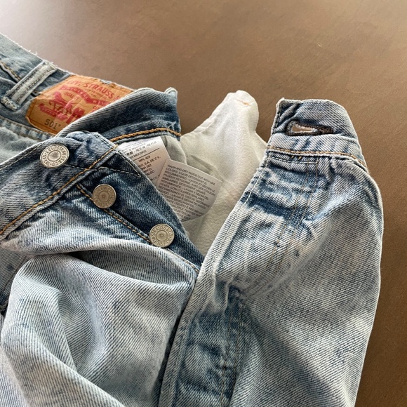 Levi’s 501 Jeans - Picture 3 of 5